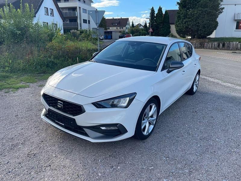 Weiß Gebraucht 2021 Seat Leon FR Limousine | 20.900 € (Fairer Preis) - Bild 1/4