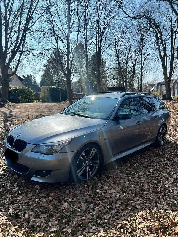 Gebraucht BMW 530 235 PS (172 kW) 2009 Grau Kombi