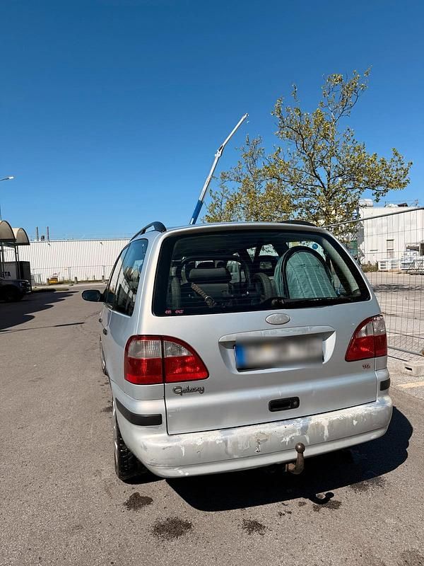 Second-hand Ford Galaxy 131 CP (96 kW) 2004 Argintiu Monovolum