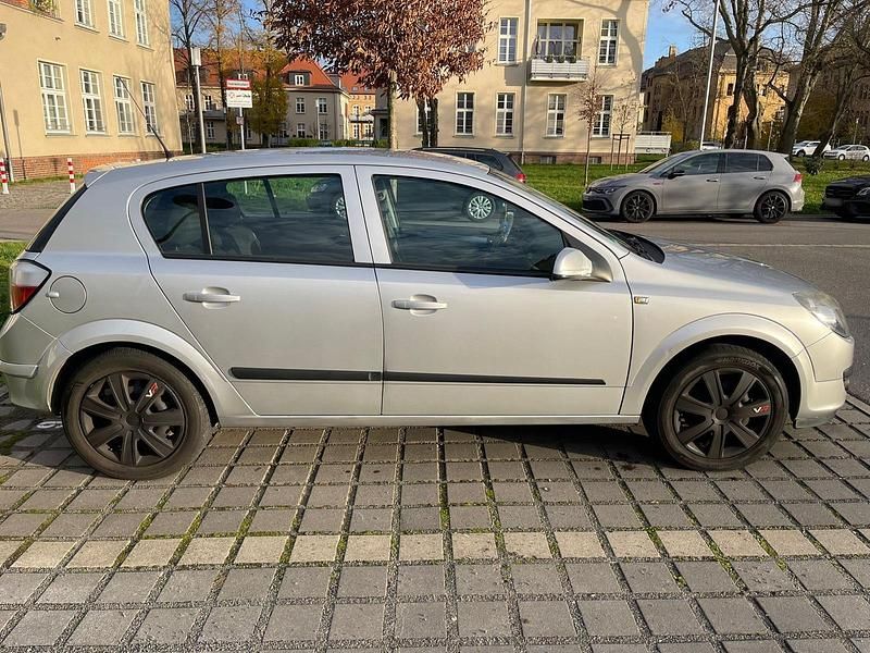 Gebraucht Opel Astra 125 PS (91 kW) 2005 Silber Limousine