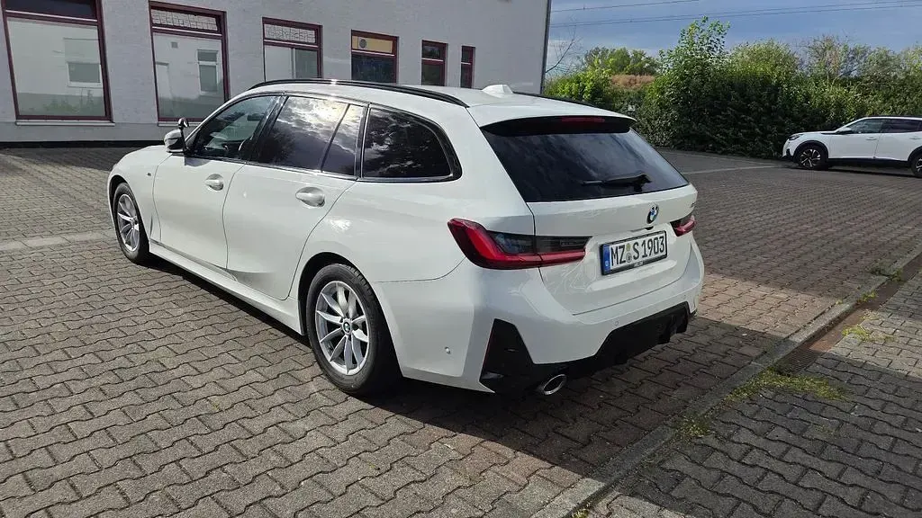 Gebraucht BMW 320 M Sport 190 PS (139 kW) 2023 Weiß Kombi