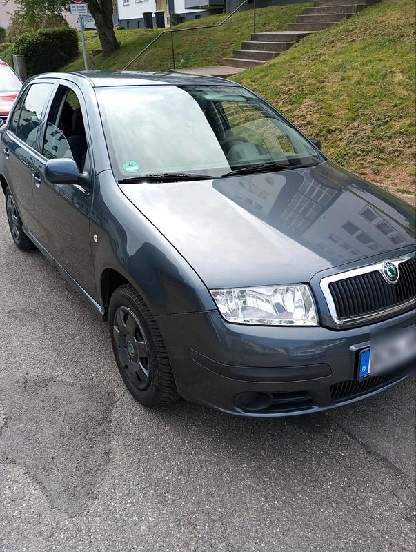Grau Gebraucht 2007 Skoda Fabia Limousine | 1.100 € (Guter Preis) - Bild 1/4