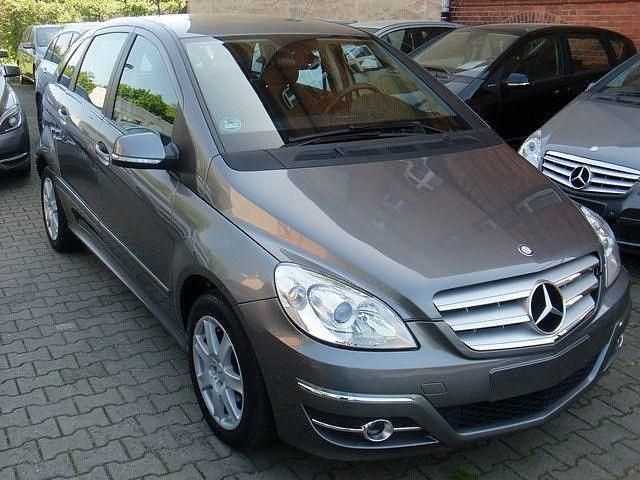 Gebraucht Mercedes B200 136 PS (100 kW) 2011 Grau Van / Kleinbus