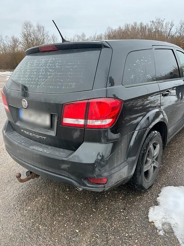 Gebraucht Fiat Freemont 140 PS (102 kW) 2012 Schwarz SUV