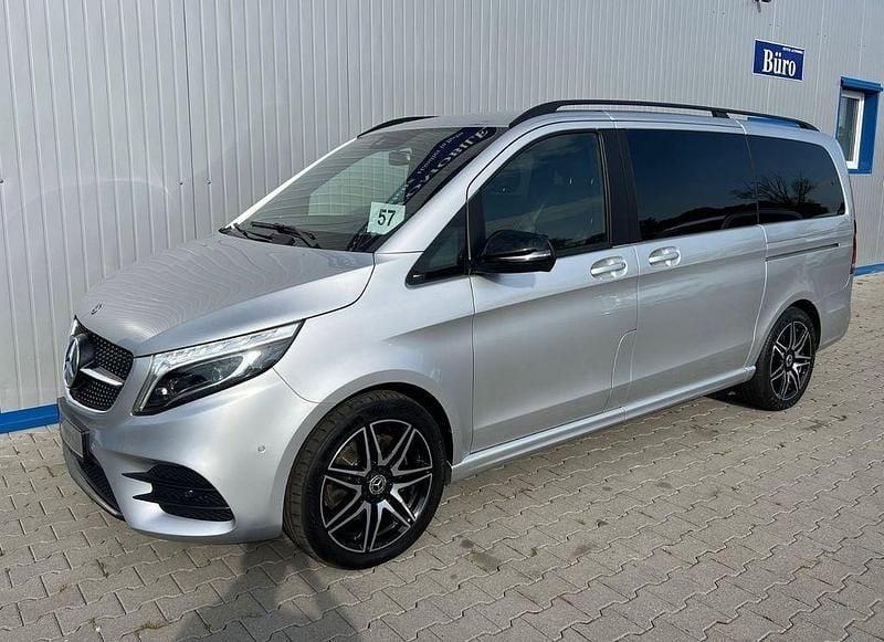 Brillantsilber metallic mb 974 Gebraucht 2021 Mercedes V300 AMG line Van / Kleinbus | 59.999 € (Fairer Preis) - Bild 1/4