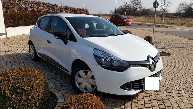 Gebraucht Renault Clio IV Authentique 65 PS (47 kW) 2015 Weiß Limousine