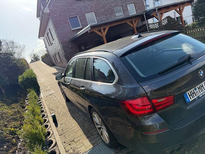 Gebraucht BMW 525 Sport Line 218 PS (160 kW) 2012 Grau Kombi