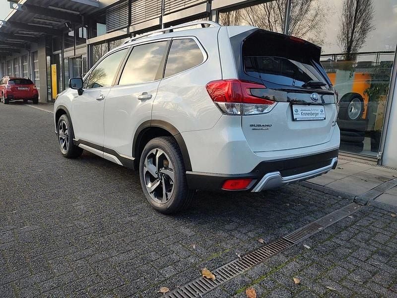 Gebraucht Subaru Forester Platinum 150 PS (110 kW) 2024 Crystal white pearl SUV