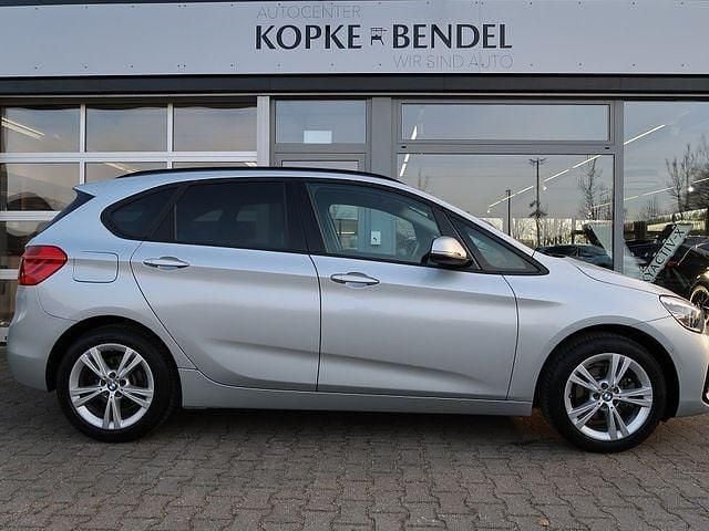 Gebraucht BMW 218 Advantage 140 PS (102 kW) 2020 Glaciersilber metallic (metallic) Limousine