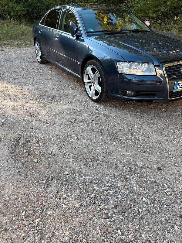 Blau Gebraucht 2004 Audi A8 Limousine | 5.000 € - Bild 1/4