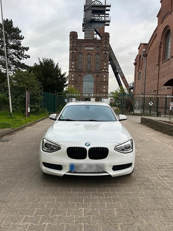 Weiß Gebraucht 2013 BMW 114 Kleinwagen | 6.500 € (Fairer Preis) - Bild 1/4