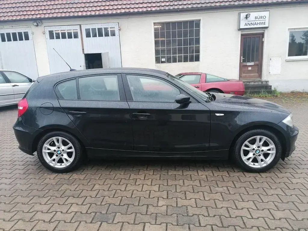 Gebraucht BMW 116 122 PS (89 kW) 2009 Schwarz Kleinwagen