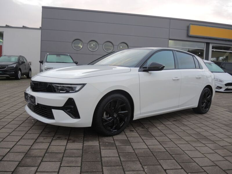 Weiß Gebraucht 2022 Opel Astra GS Line Limousine | 26.950 € (Etwas zu teuer) - Bild 1/4