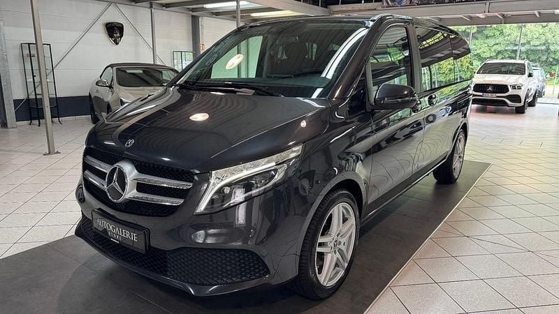 Graphitgrau Gebraucht 2022 Mercedes V300 Edition Van / Kleinbus | 33.500 € (Fairer Preis) - Bild 1/4