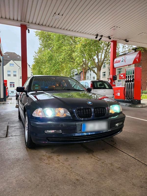 Blau Gebraucht 2000 BMW 323 Limousine | 3.800 € (Guter Preis) - Bild 1/4