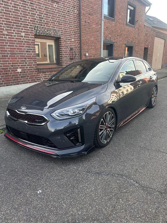 Grau Gebraucht 2021 Kia ProCeed GT Kleinwagen | 23.850 € (Fairer Preis) - Bild 1/4