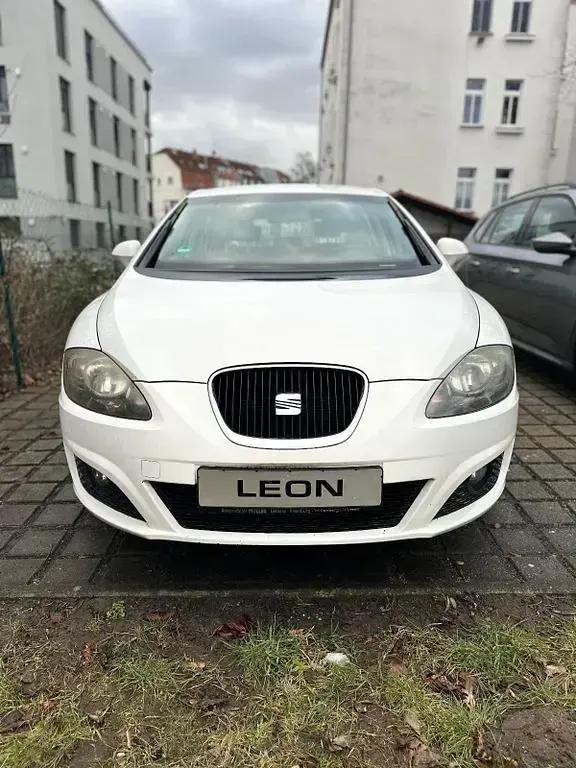 Usado Seat Leon Copa 105 HP (77 kW) 2012 Branco Sedan