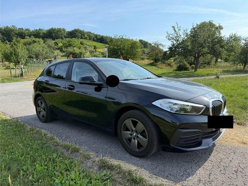 Schwarz Gebraucht 2019 BMW 118 Advantage Kleinwagen | 18.500 € (Fairer Preis) - Bild 1/4