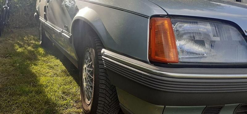 Gebraucht Opel Rekord 110 PS (80 kW) 1984 Blau Limousine