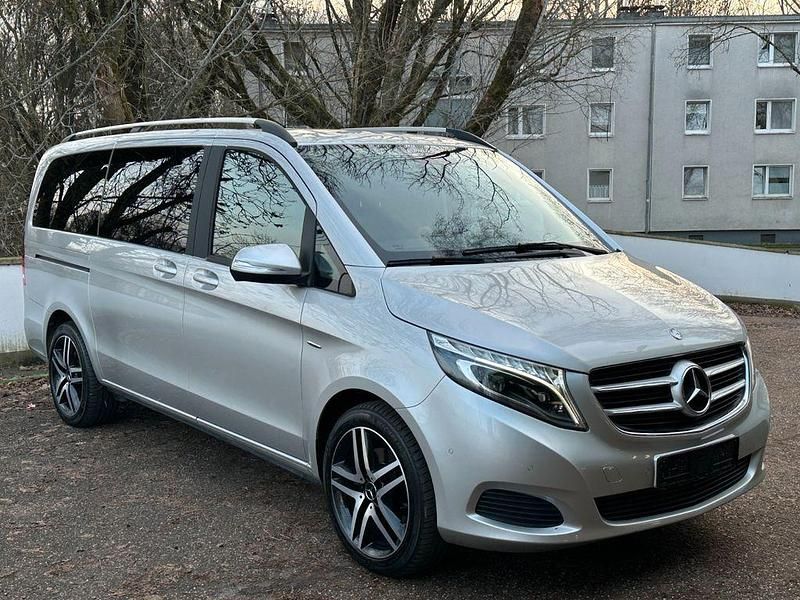 Gebraucht Mercedes V250 Avantgarde 190 PS (139 kW) 2016 Silber Van / Kleinbus