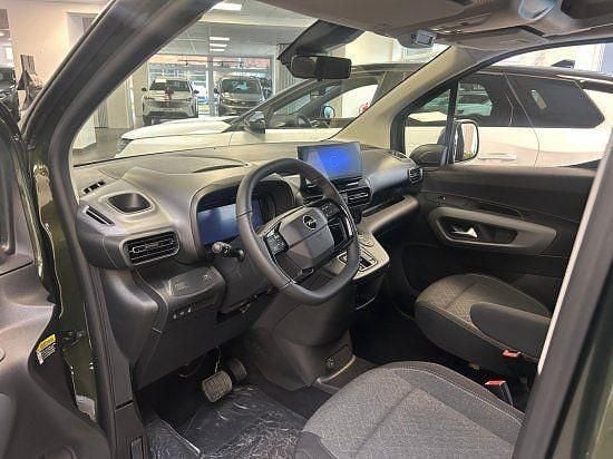 Neu Opel Combo Life XL Elegance 131 PS (96 kW) 2026 Grün Van / Kleinbus