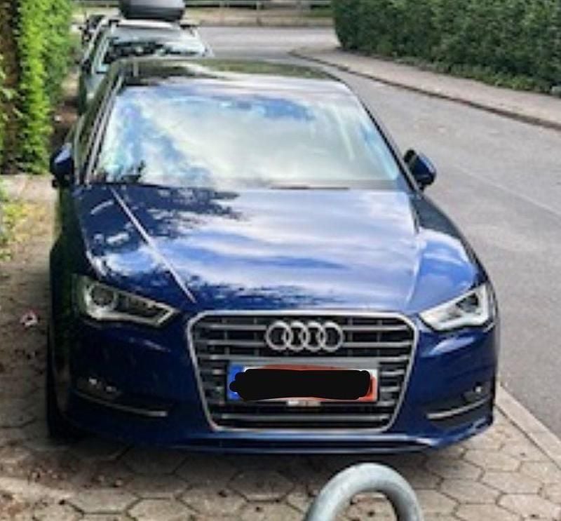 Blau Gebraucht 2014 Audi A3 Sportback Ambiente Limousine | 10.000 € (Guter Preis) - Bild 1/2