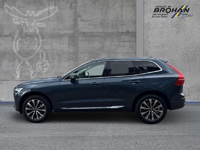 Gebraucht Volvo XC60 Plus 197 PS (144 kW) 2023 Denim blue / metallic SUV