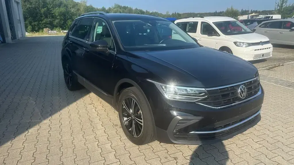 Gebraucht VW Tiguan Life 150 PS (110 kW) 2021 Schwarz SUV
