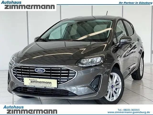 Magnetic grau Gebraucht 2023 Ford Fiesta Titanium Kleinwagen | 17.290 € (Fairer Preis) - Bild 1/4