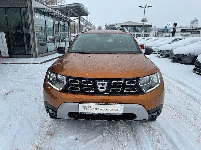 Orange Gebraucht 2021 Dacia Duster Celebration SUV | 18.490 € (Fairer Preis) - Bild 1/4