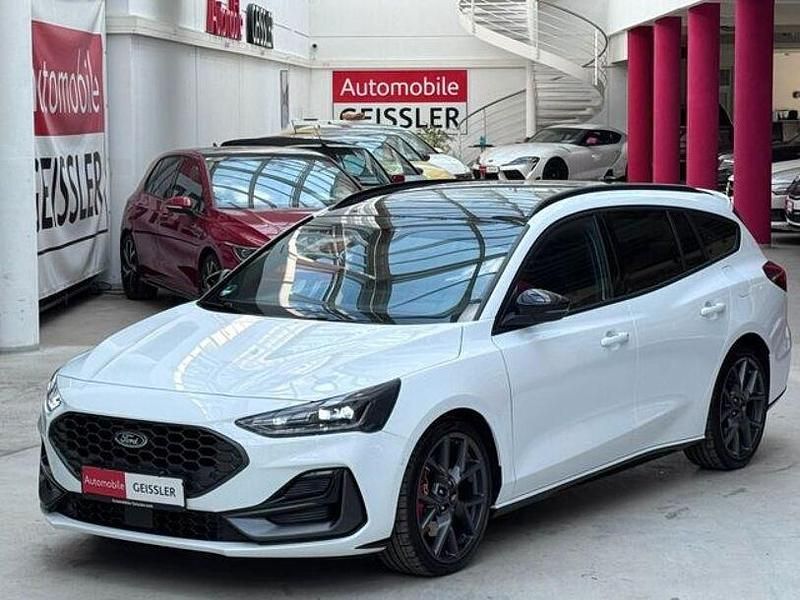 Frostweiß Gebraucht 2023 Ford Focus ST Kombi | 34.490 € (Fairer Preis) - Bild 1/4