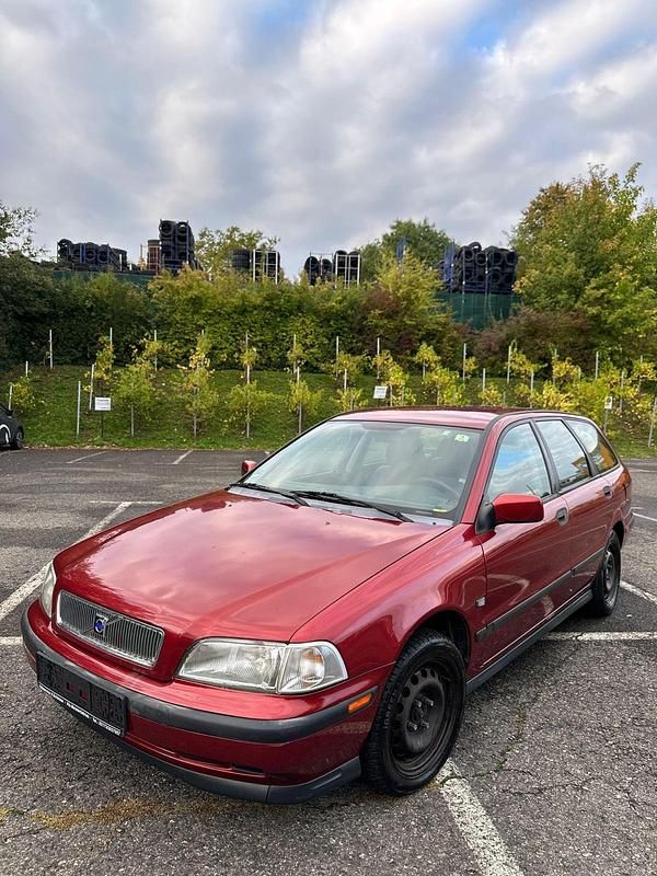 Rot Gebraucht 1999 Volvo V40 Kombi | 250 € (Superpreis) - Bild 1/4