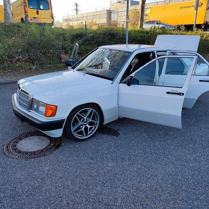 Weiß Gebraucht 1989 Mercedes 190 Limousine | 6.999 € - Bild 1/4