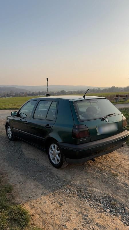 Gebraucht VW Golf III 90 PS (66 kW) 1996 Grün Kleinwagen