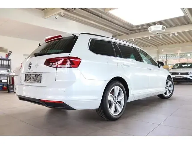 Gebraucht VW Passat Business 200 PS (147 kW) 2022 Weiß Kombi