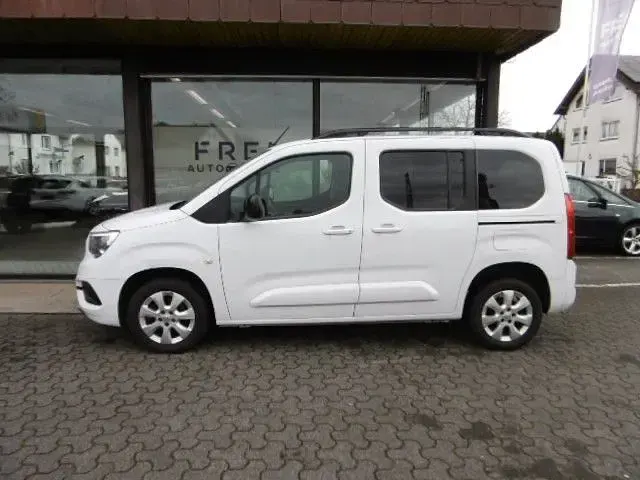 Gebraucht Opel Combo Life 131 PS (96 kW) 2023 Weiß Van / Kleinbus