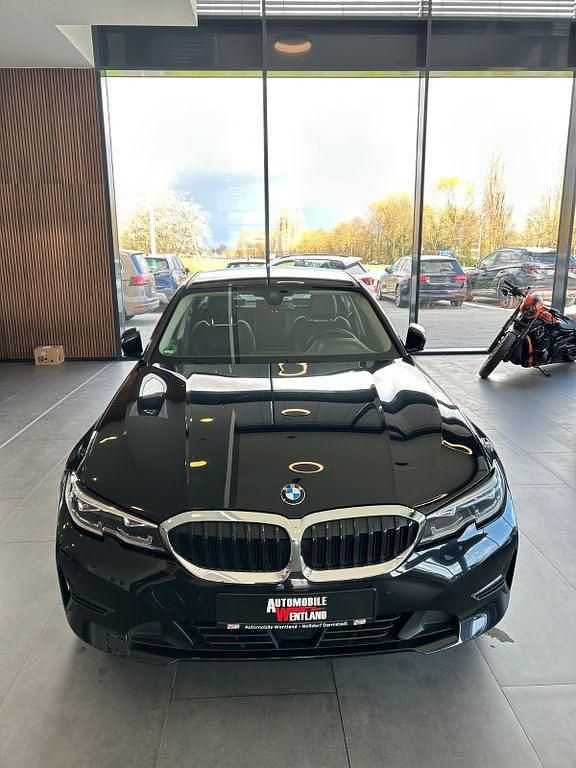 Gebraucht BMW 318 Advantage 150 PS (110 kW) 2021 Schwarz Limousine