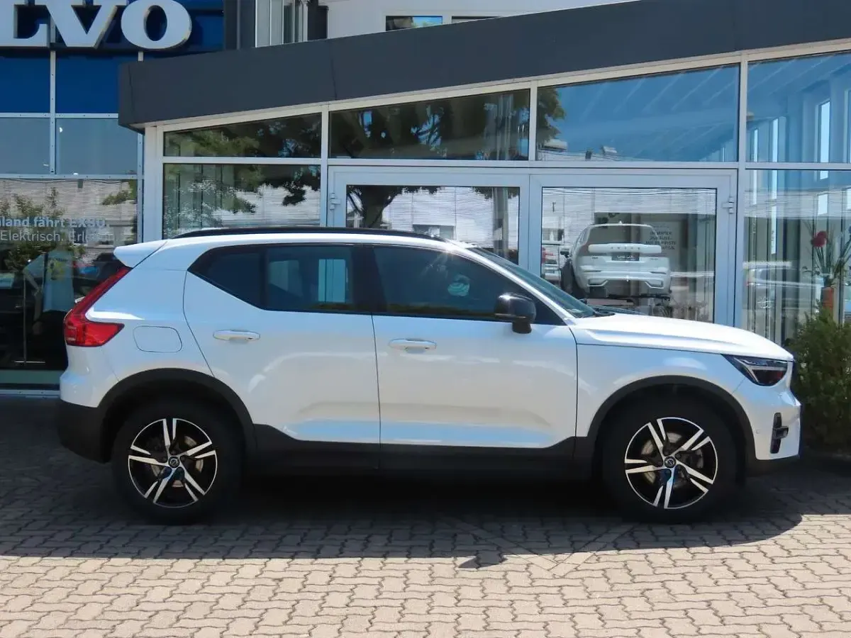 Gebraucht Volvo XC40 Plus 197 PS (144 kW) 2023 Weiß SUV