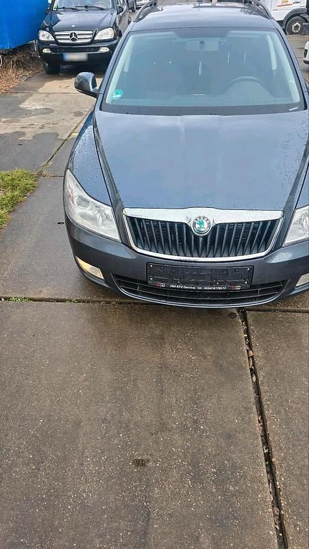 Gebraucht Skoda Octavia 140 PS (102 kW) 2010 Grau Kombi
