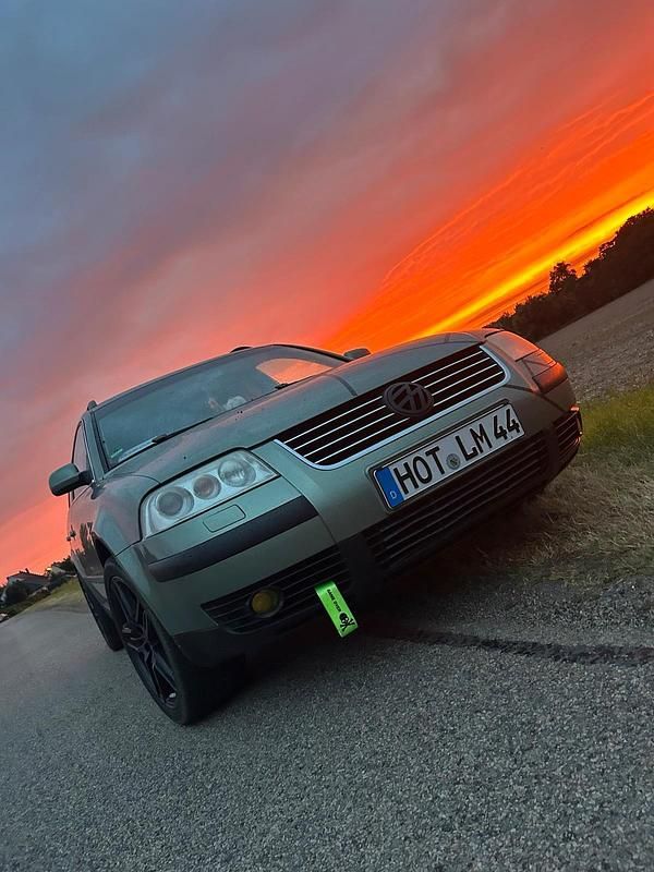 Gebraucht 2002 VW Passat Kombi | 5.980 € - Bild 1/4
