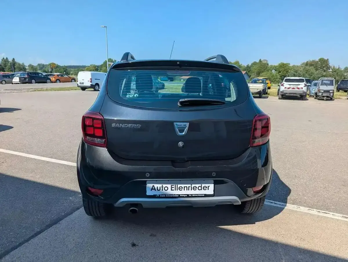 Gebraucht Dacia Sandero Prestige 90 PS (66 kW) 2017 Perlmuttschwarz Kleinwagen