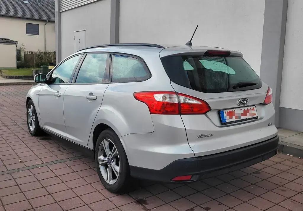 Gebraucht Ford Focus Trend 116 PS (85 kW) 2012 Grau Limousine