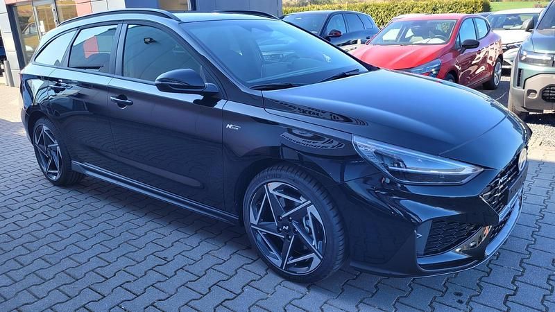 Neu Hyundai i30 N Line 140 PS (102 kW) 2025 Abyss black Kombi