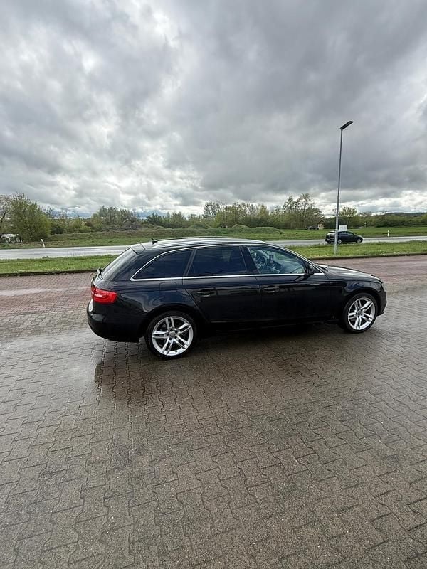 Second-hand Audi A4 143 CP (105 kW) 2012 Negru Break