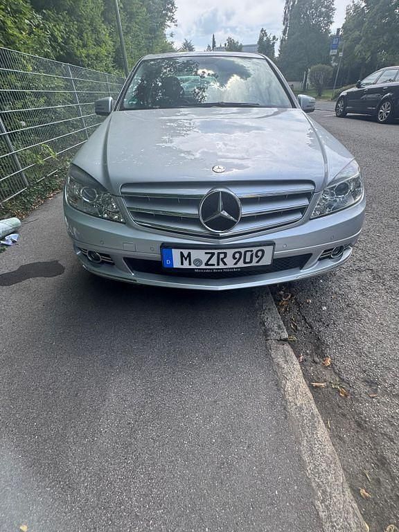 Silber Gebraucht 2009 Mercedes C180 Limousine | 8.500 € (Fairer Preis) - Bild 1/4