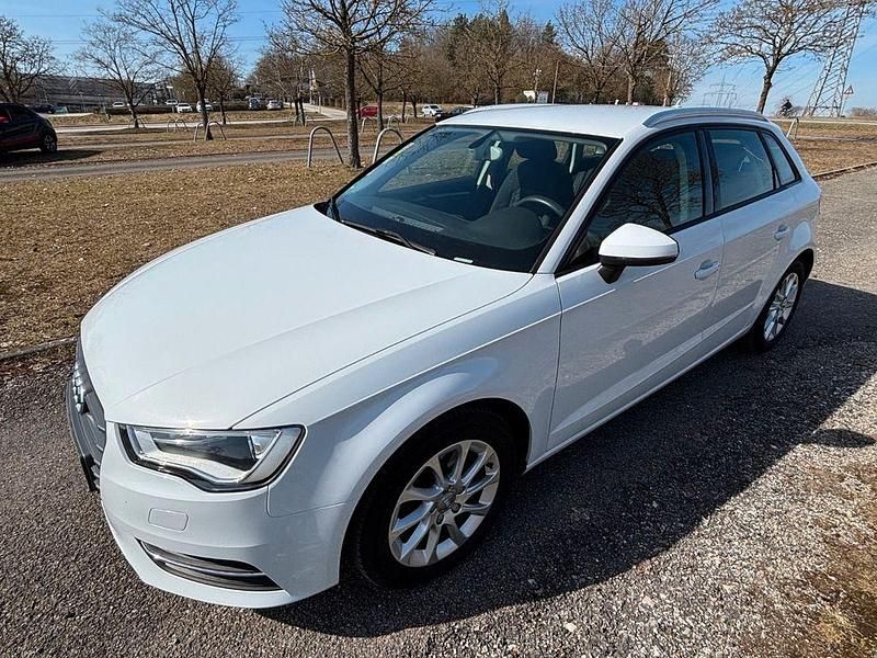 Gebraucht Audi A3 Ambiente 105 PS (77 kW) 2014 Weiß Limousine