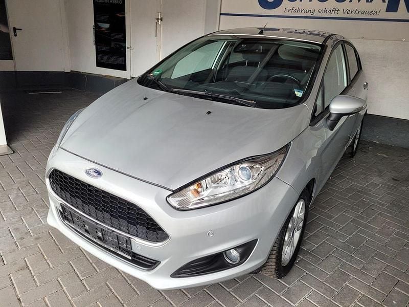Gebraucht Ford Fiesta Celebration 80 PS (58 kW) 2017 Silber Kleinwagen