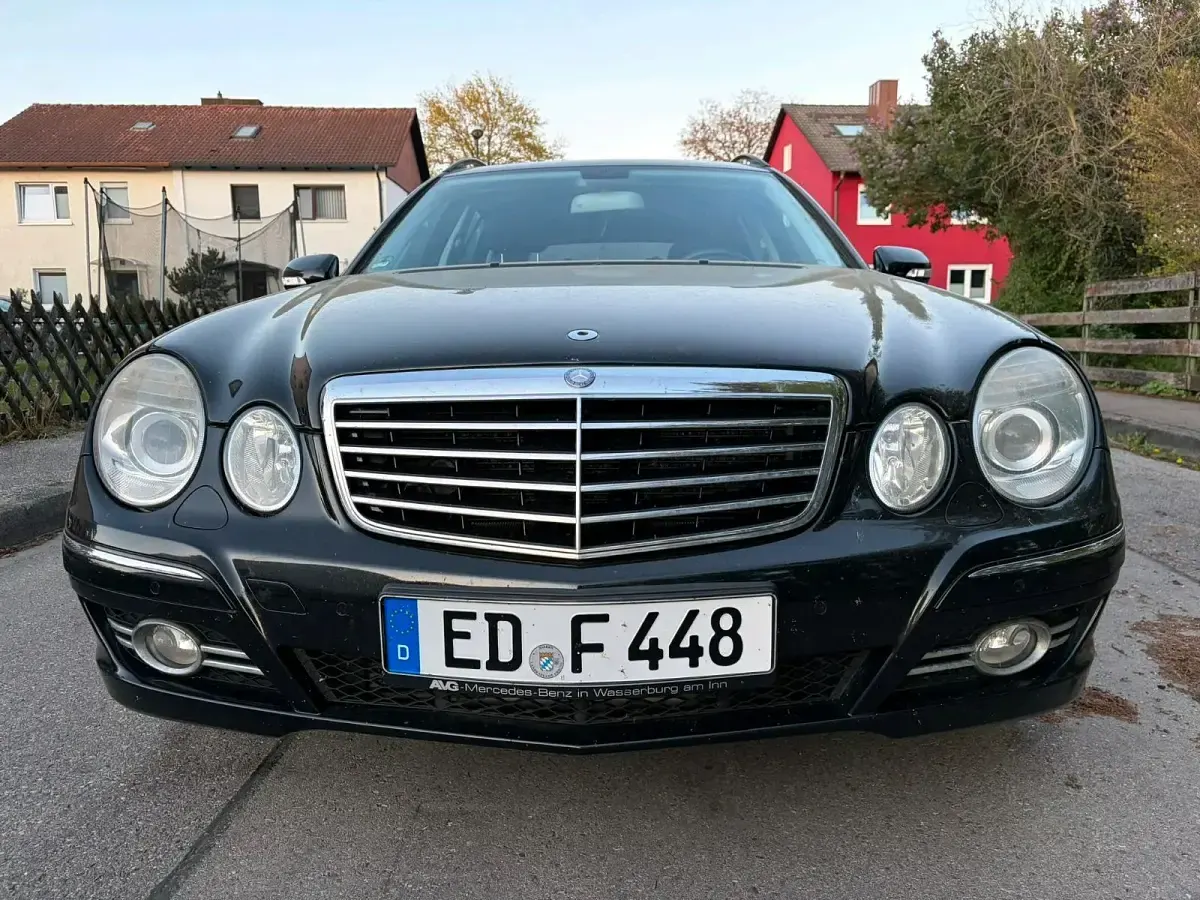 Second-hand Mercedes E200 184 CP (135 kW) 2007 Negru Break
