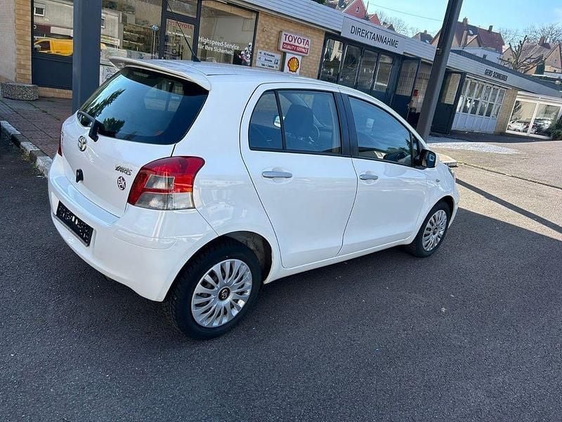 Gebraucht Toyota Yaris Edition 99 PS (72 kW) 2010 Weiß Kleinwagen
