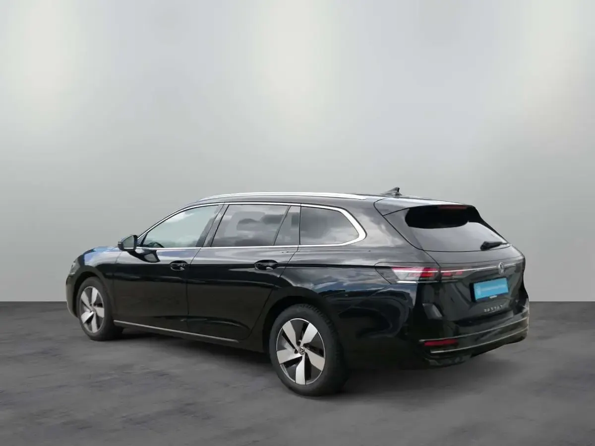 Gebraucht VW Passat Elegance 193 PS (141 kW) 2026 Grenadillschwarz metallic Kombi